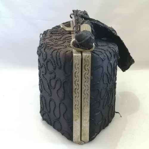 Vinatge hardcase handbag with beadwork