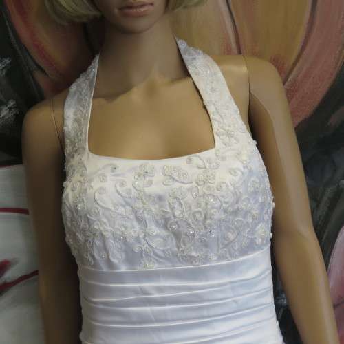 Beautiful wedding dress - Used Once - Needs a clean at bottom - Sizes shown in pictures