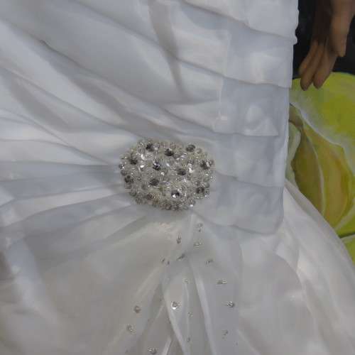 Beautiful wedding dress - Like New - Sizes shown in pictures
