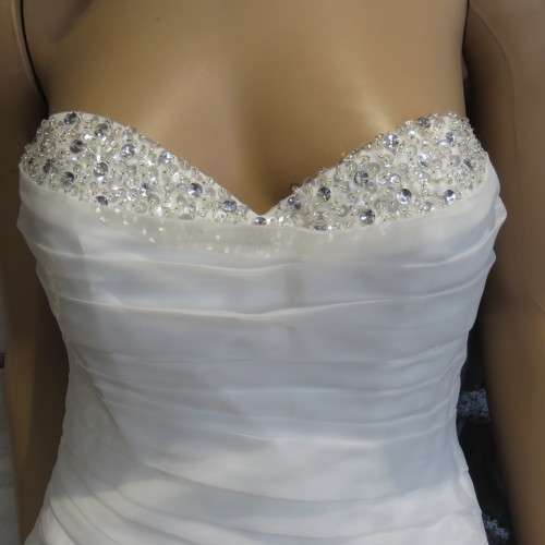 Beautiful wedding dress - Like New - Sizes shown in pictures