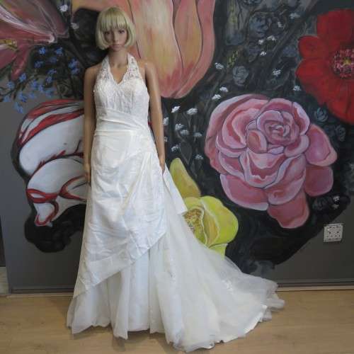 Wedding dress - Excellent condition - Sizes shown in pictures
