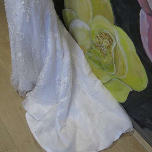 Beautiful wedding dress - Used once - Sizes shown in pictures