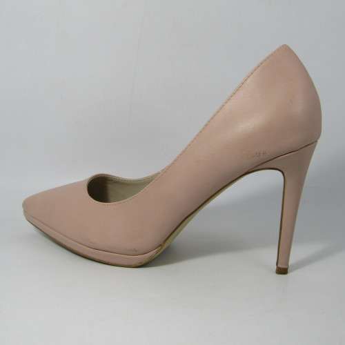 Ladies size 9 Studio W light pink / peach high heels
