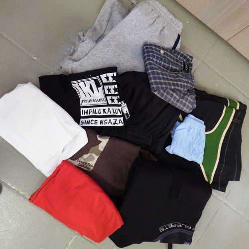 Lot of 10 mens clothing - Size : Medium - Some new