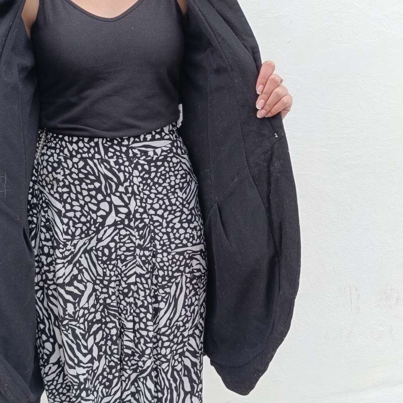 Black puffed jacket beautiful stitching with different colours size: Small lined