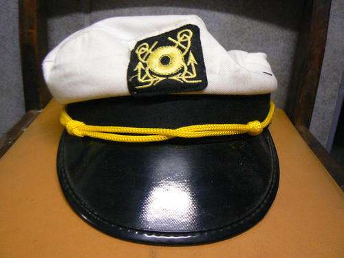 COLLECTABLE SAILERS HAT EXELLENT  CONDITION  DO NOT MISS IT