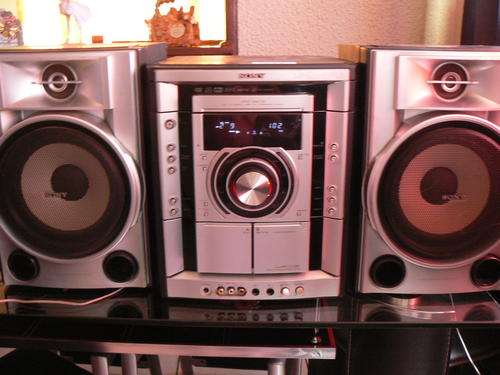 THIS IS A BARGAIN NOT TO BE MISS OUT SONY HI FI