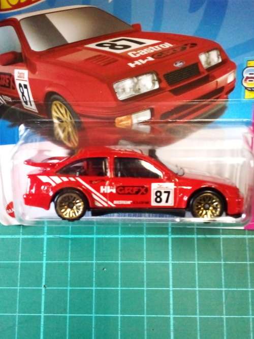 Hot Wheels `87 Ford Sierra Cosworth