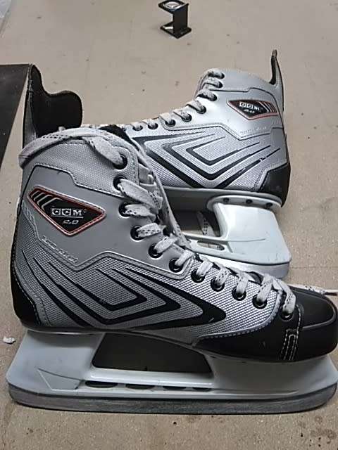 ICE Hockey Skates CCM 2.0 AGILITY Tacks - Used