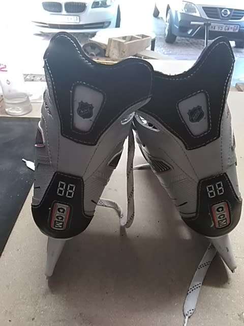 ICE Hockey Skates CCM 2.0 AGILITY Tacks - Used