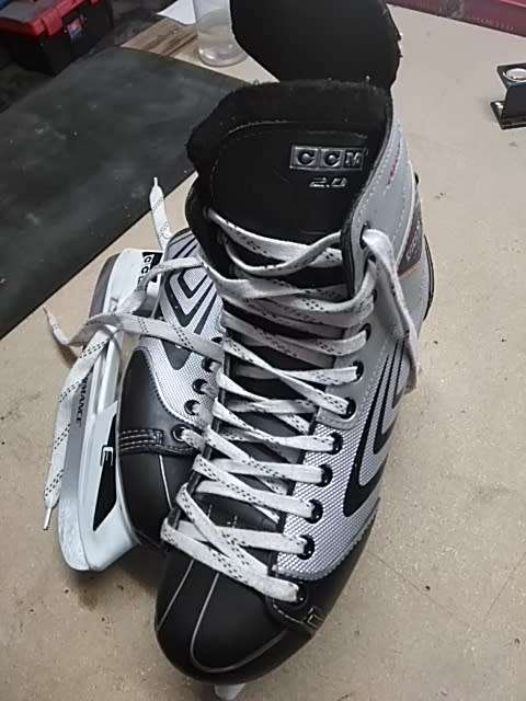 ICE Hockey Skates CCM 2.0 AGILITY Tacks - Used