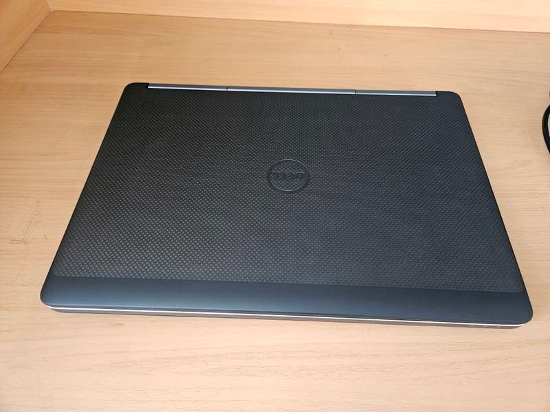 MONSTER LAPTOP*Dell precision 7520*i7-6820hq*16GB DDR4*256 GB SSD*EXPANDABLE RAM & STORAGE SLOTS