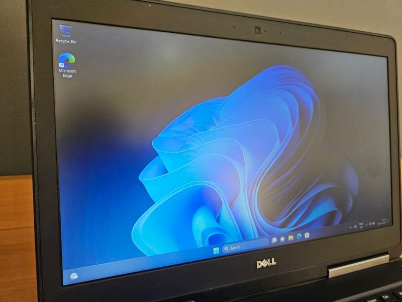 MONSTER LAPTOP*Dell precision 7520*i7-6820hq*16GB DDR4*256 GB SSD*EXPANDABLE RAM & STORAGE SLOTS