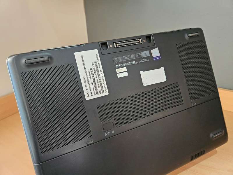 MONSTER LAPTOP*Dell precision 7520*i7-6820hq*16GB DDR4*256 GB SSD*EXPANDABLE RAM & STORAGE SLOTS