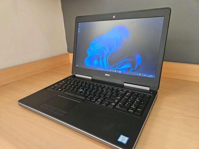 MONSTER LAPTOP*Dell precision 7520*i7-6820hq*16GB DDR4*256 GB SSD*EXPANDABLE RAM & STORAGE SLOTS