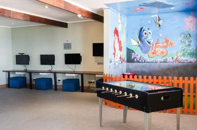 Strand Pavilion / 26 February-1 March (4 nights) 6 adults 2 kids