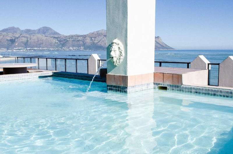 Strand Pavilion / 26 February-1 March (4 nights) 6 adults 2 kids
