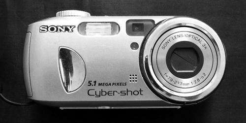 SONY 5.1 MEGA PIXELS Cyber-shot MPEG MOVIE VX Smart Zoom DSC-P93