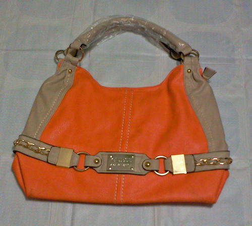 *** NEW ARRIVAL*** GUESS HANDBAG