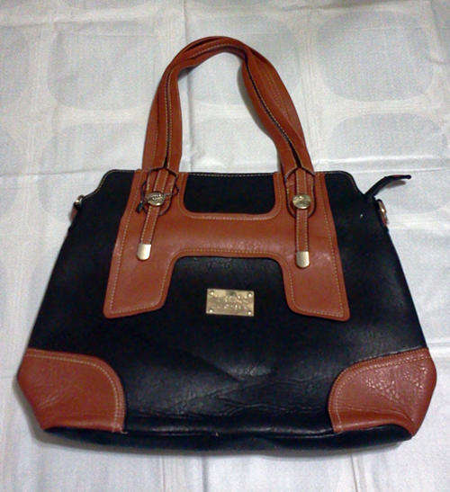 *** NEW TRENDY WINTER DESIGN*** GUESS HANDBAG
