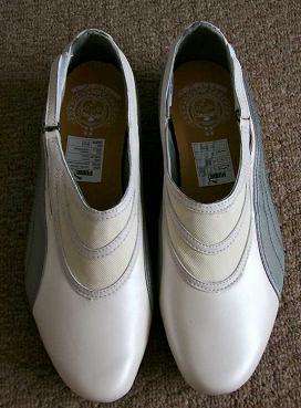 Elegant Puma Slip-ons Size 7