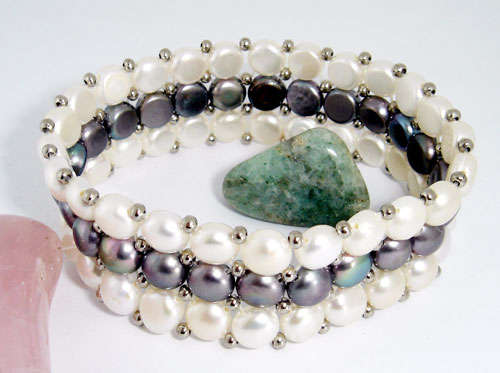 GENUINE FRESHWATER  PEARLS  STRETCHY BRACELET