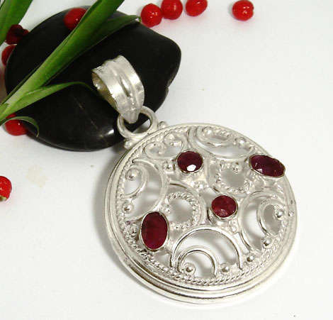 ***CrAAzzzY 1 RaND StArT*** Genuine Ruby Antique Design Sterling Silver Pendant