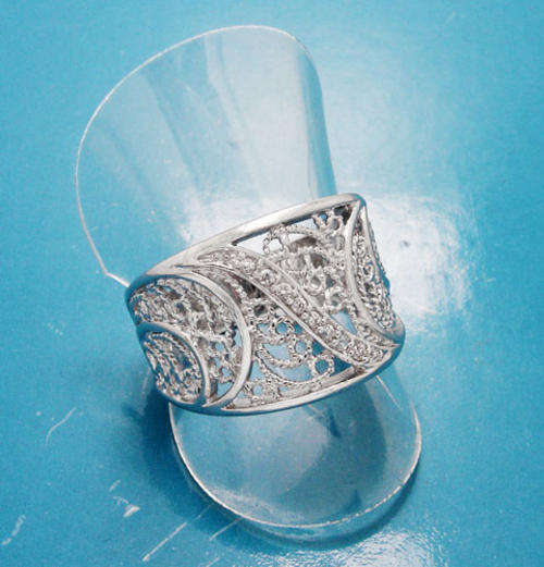 ***WEEKEND SPECIAL***18ct White GP Filigree Ring Size 8
