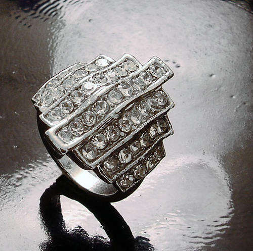 Stunning Simulated Diamonds CZ - Diva 18ct GP Dress Ring Size 7