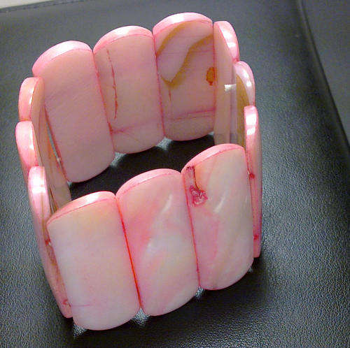 ***Too Cute for Words *** Natural Mother of Pearl BRACELET