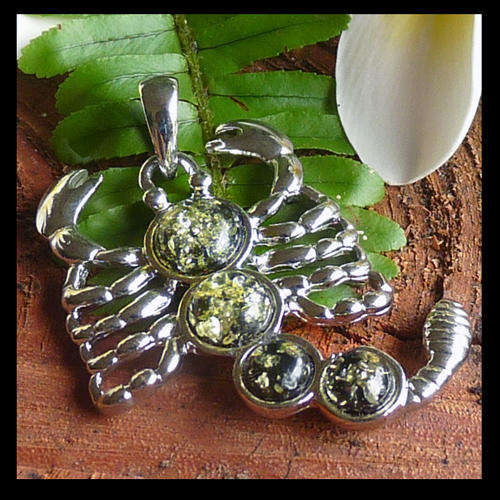 Stunningly Beautiful !!! GREEN BALTIC AMBER SILVER PENDANT