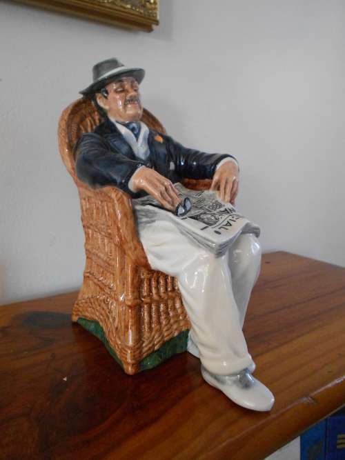 Royal Doulton "Taking Things Easy" RN2677 : Pristine Conditon