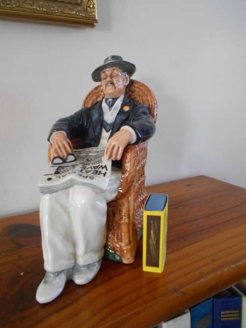 Royal Doulton "Taking Things Easy" RN2677 : Pristine Conditon