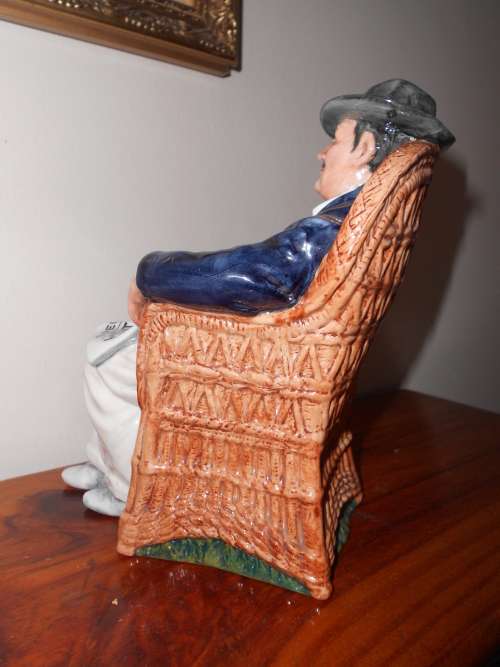 Royal Doulton "Taking Things Easy" RN2677 : Pristine Conditon