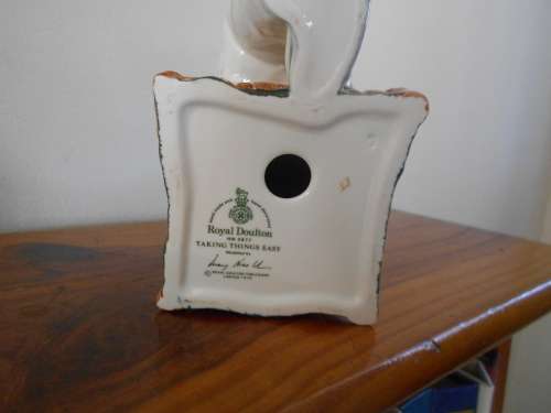 Royal Doulton "Taking Things Easy" RN2677 : Pristine Conditon