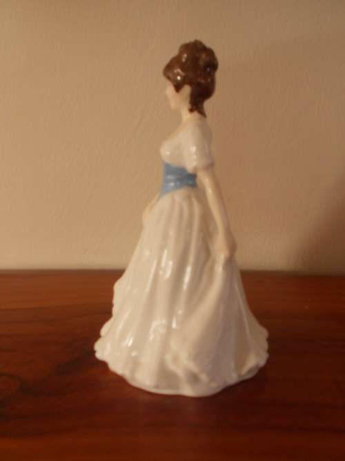 Low starting bid: Charming Royal Doulton "Melody" HN 4117 Figurine, Pristine Condition