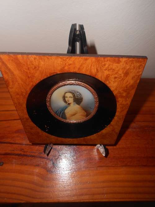 Antique, Italiain, Signed Miniature Painting of Lady on Celluloid, Burr Walnut Frame : Gd Con