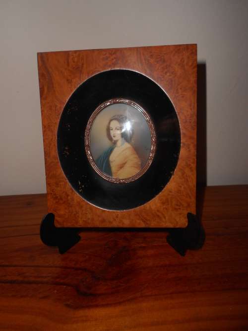 Antique, Italiain, Signed Miniature Painting of Lady on Celluloid, Burr Walnut Frame : Gd Con