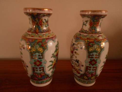 Beautiful Pair Vintage Mui Yuan Handpainted Chinese Vases, Excellent Condition