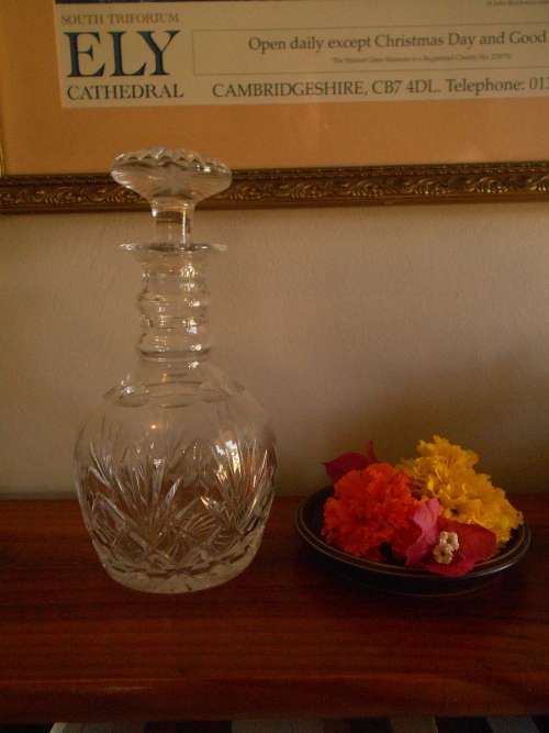 Stuart Lead Crystal Decantor with mushroom stopper : Great Condition