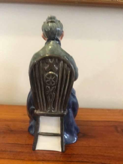 Royal Doulton Figurine "The Cup of Tea" : HN 2322 : Excellent Condition