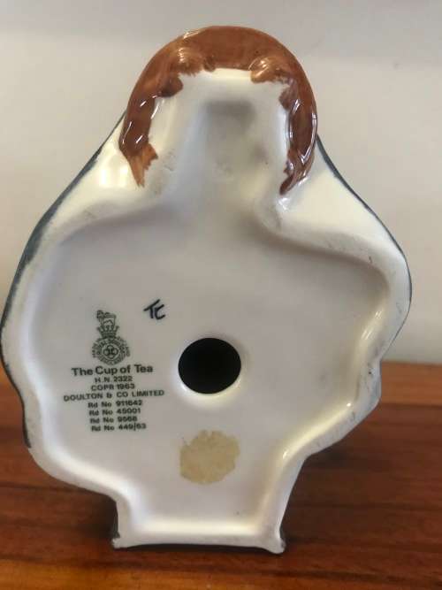 Royal Doulton Figurine "The Cup of Tea" : HN 2322 : Excellent Condition