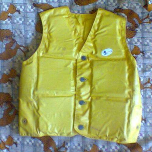 YELLOW LIFE PRESERVER SIZE M NEEDS TO BE CLEANED