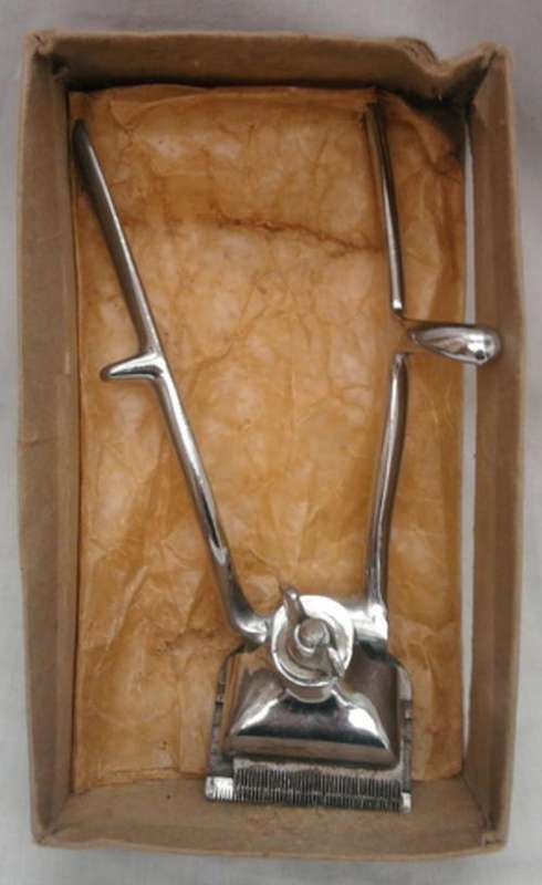 OLD STYLE HAIR SHEARER MADE IN THE U.S.A