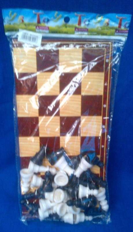 PLASTIC CHESS SET WITH CARDBOARD BOARD