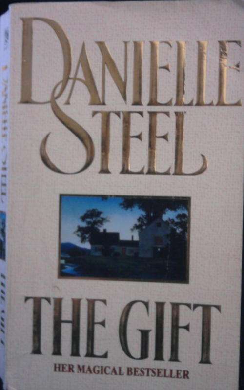 THE GIFT BY DANIELLE STEEL SOFTCOVER