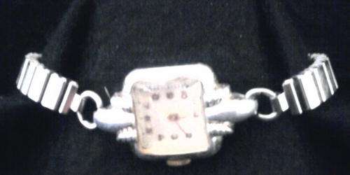 WATCH WITH STRETCHY BAND WATCH NOT WORKING (there is no name on the face of watch)