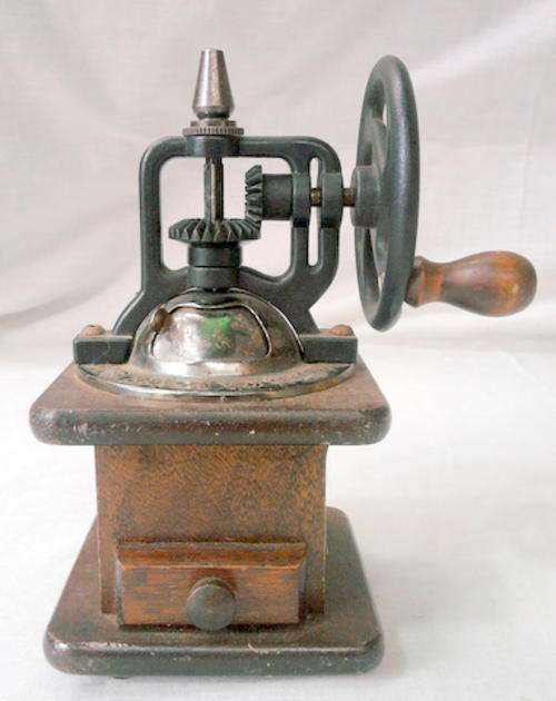 ORNAMENTAL GRINDER 16.5 CM HIGH