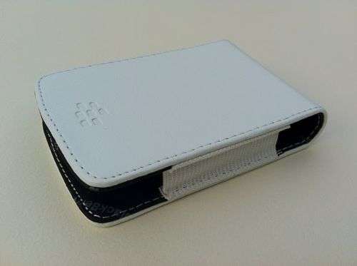 BLACKBERRY 8520/9300/9700 WHITE LEATHER POUCH WITH POWER SAVING MAGNET