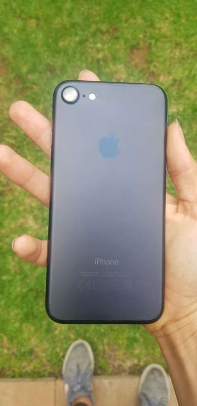Apple iPhone 7  Black  2GB RAM  128GB ROM  Single Sim (Hardly used, like new condition)